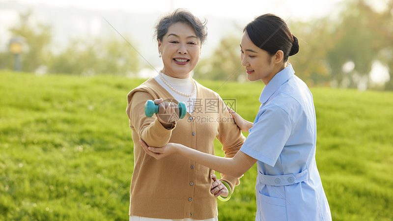 养老护理员：守护失能老人温馨家园的守护者